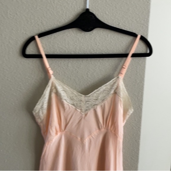 💖 Vintage Fantasy Lace Light Blush Pink Peach Slip Dress Small S Nightgown - Picture 2 of 10